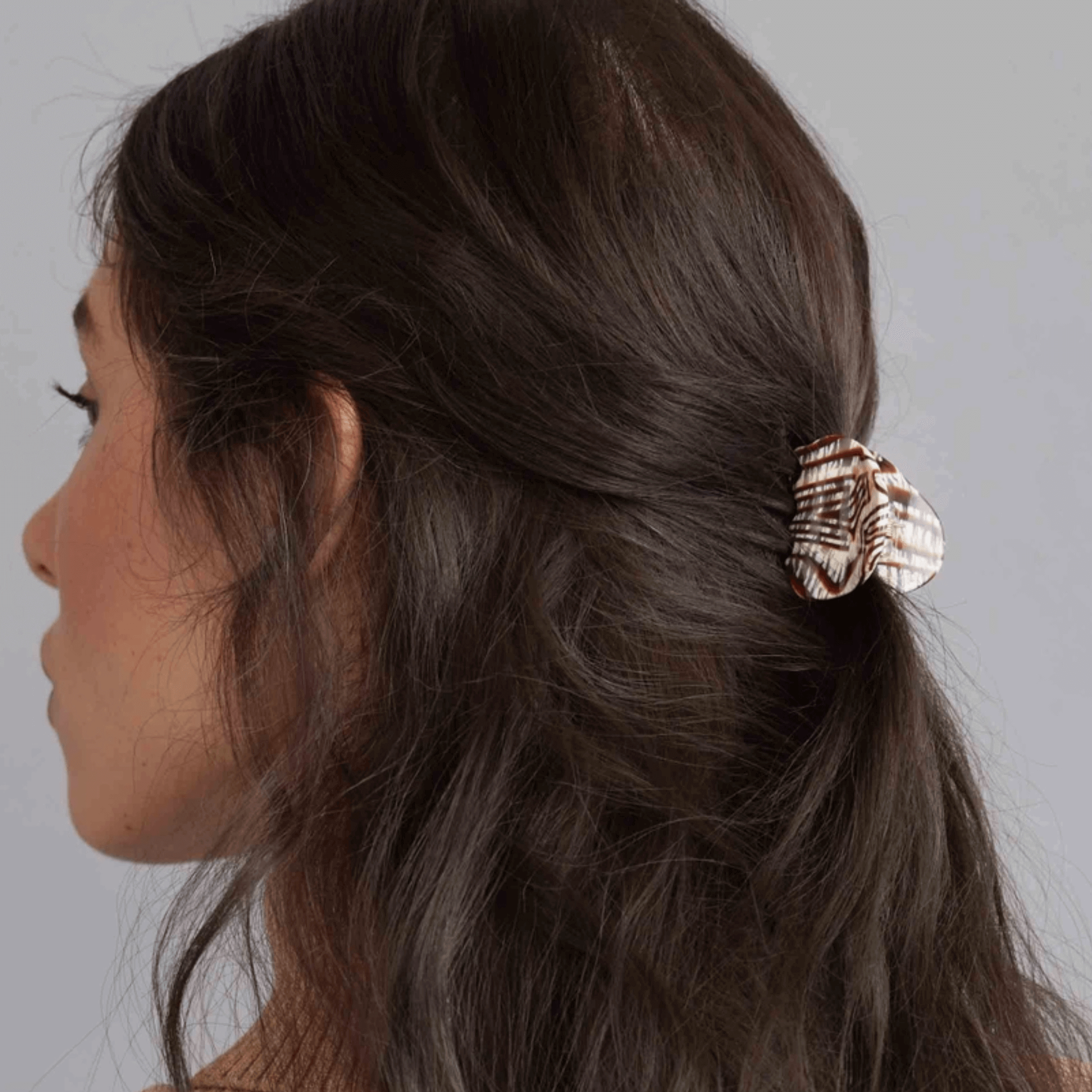 AGATE HAIR CLAW - BROWN