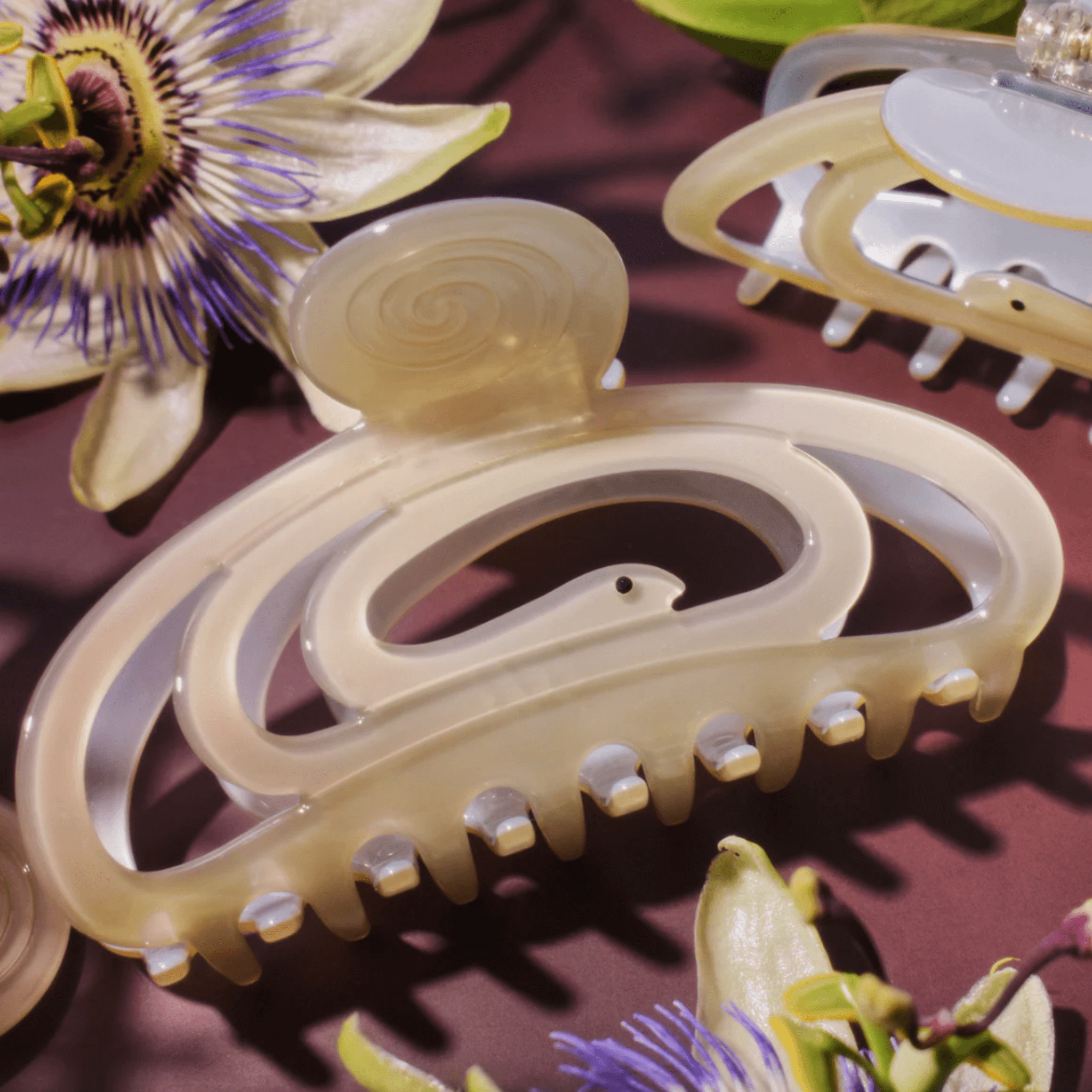 CORRA HAIR CLAW