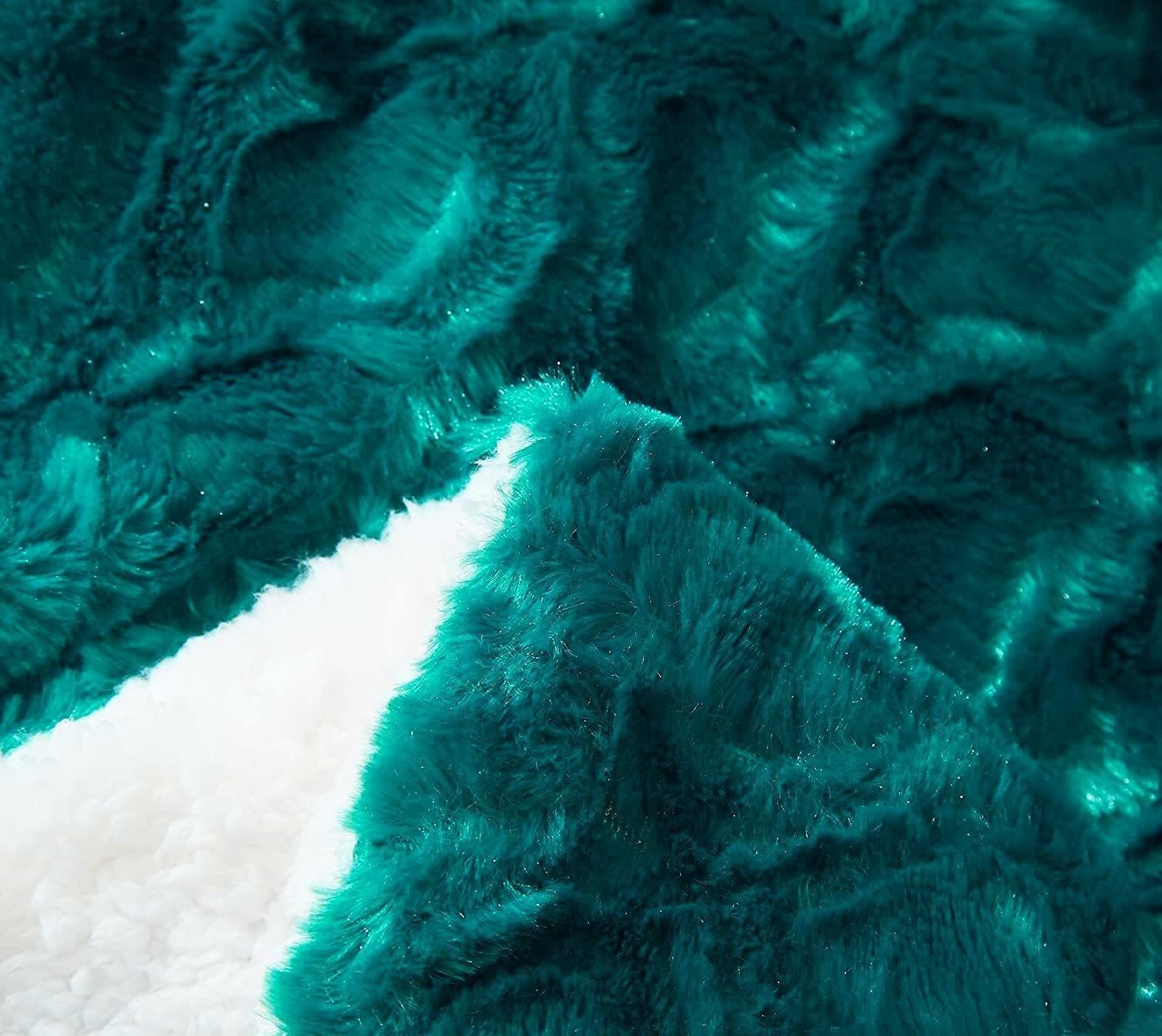 DaDa Bedding Emerald Green Blue Faux Fur Sherpa Throw Blanket