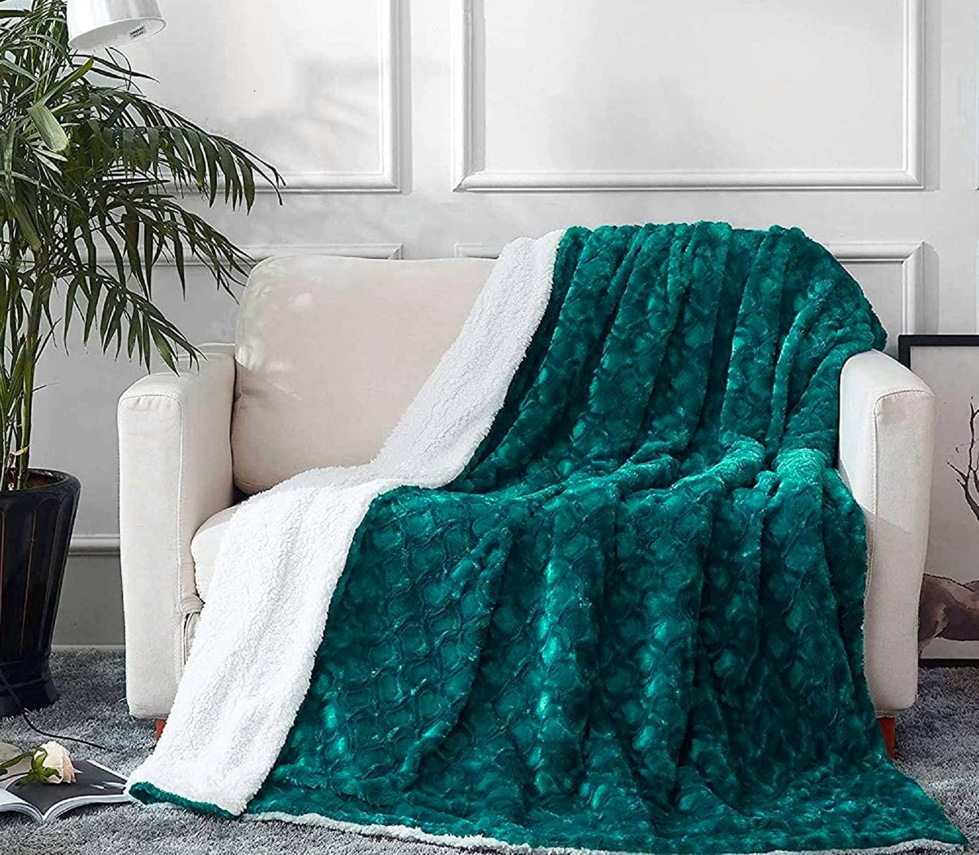 DaDa Bedding Emerald Green Blue Faux Fur Sherpa Throw Blanket