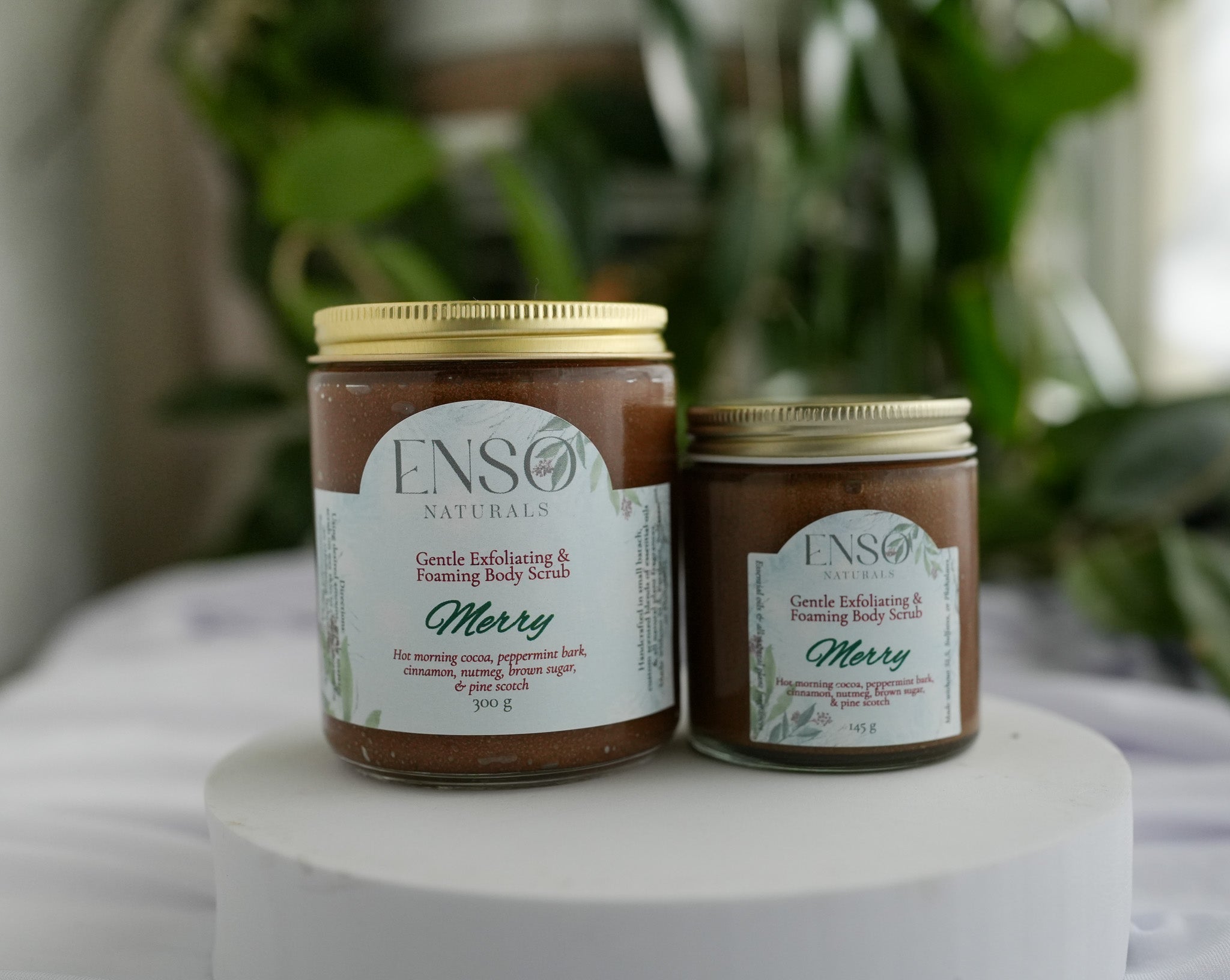 ENSO Naturals Merry Gentle Exfoliating & Foaming Sugar Body Scrub in Glass Jars with Cocoa, Peppermint Bark, Cinnamon, Nutmeg & Brown Sugar for Smooth Skin
