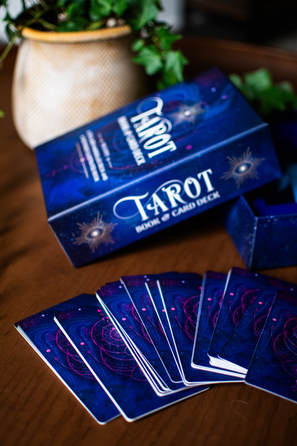 Tarot Book & Card Deck: Includes a 78-Card Marseilles Deck and a 160-Page Illustrated Book (Sirius Oracle Kits)