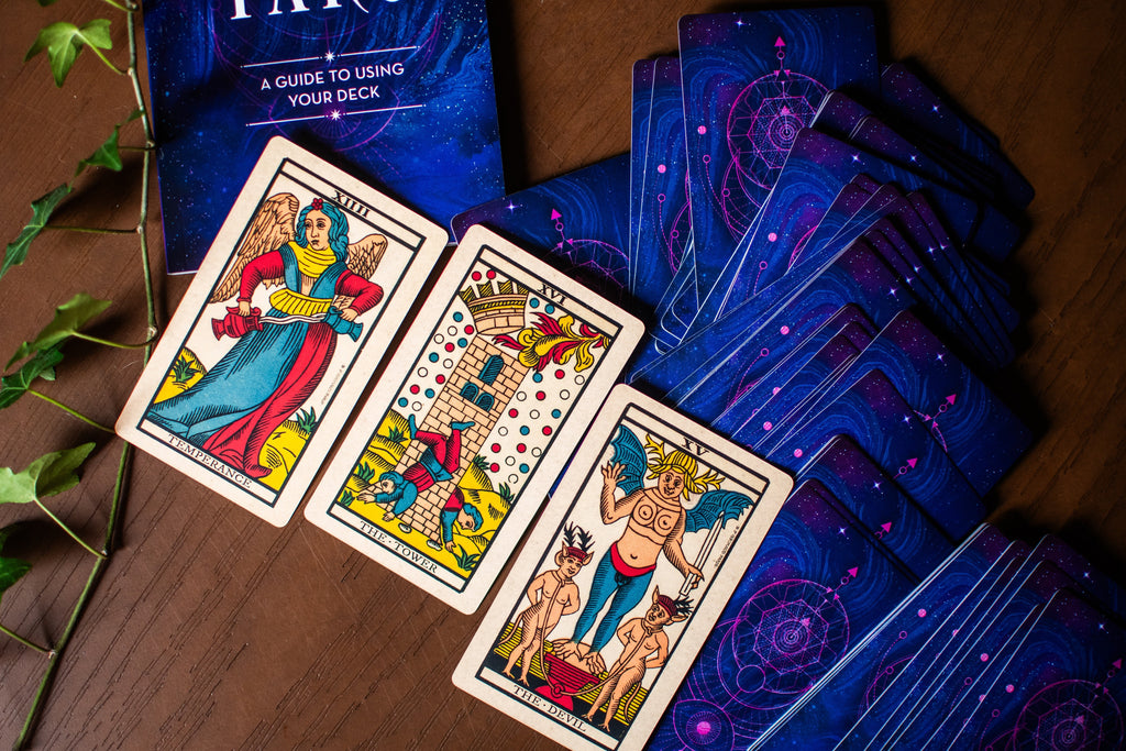 Tarot Book & Card Deck: Includes a 78-Card Marseilles Deck and a 160-Page Illustrated Book (Sirius Oracle Kits)