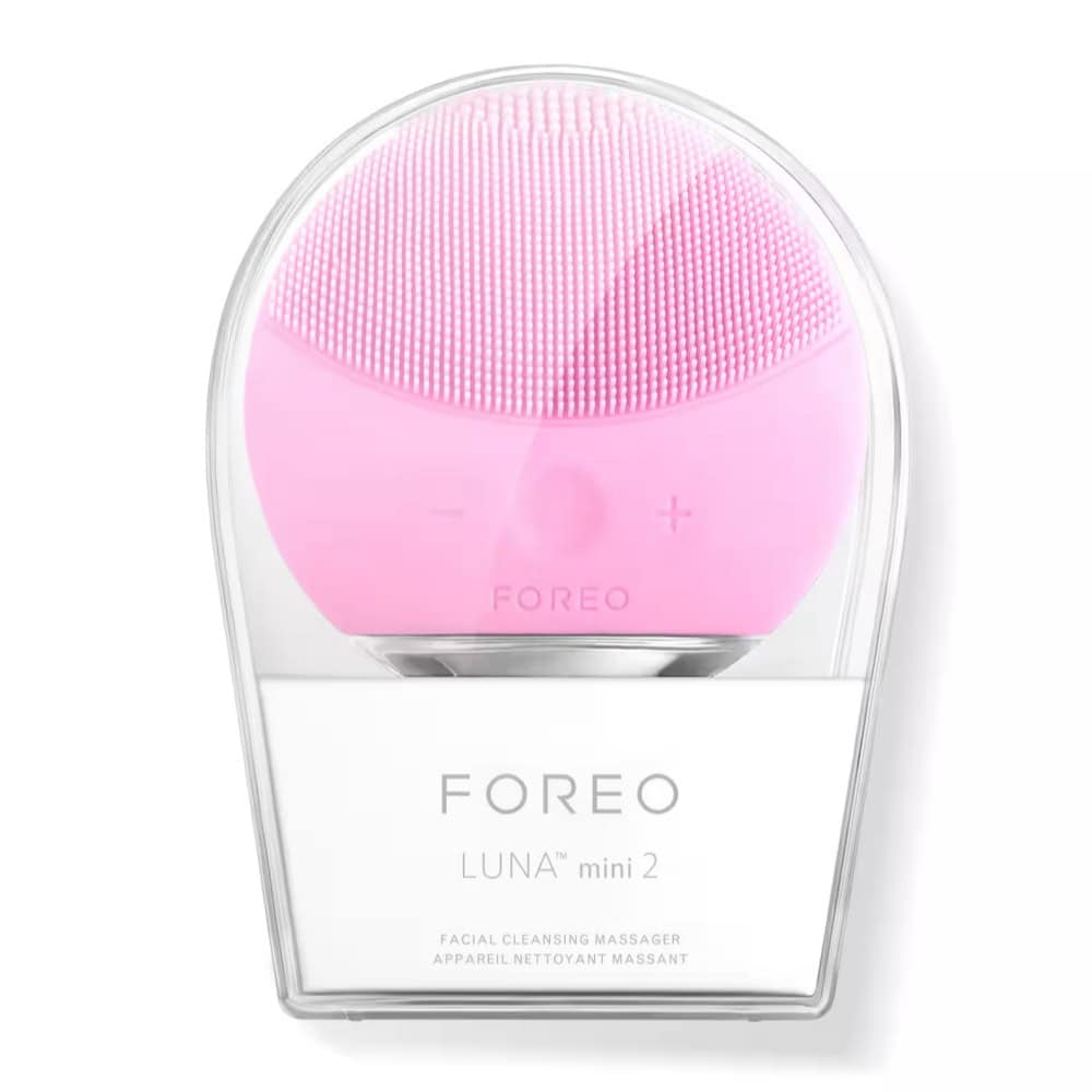 FOREO LUNA Mini 2 Pearl Pink sonic facial cleansing brush with T-Sonic pulsations, soft silicone touchpoints and adjustable intensities for deep cleansing and gentle exfoliation.