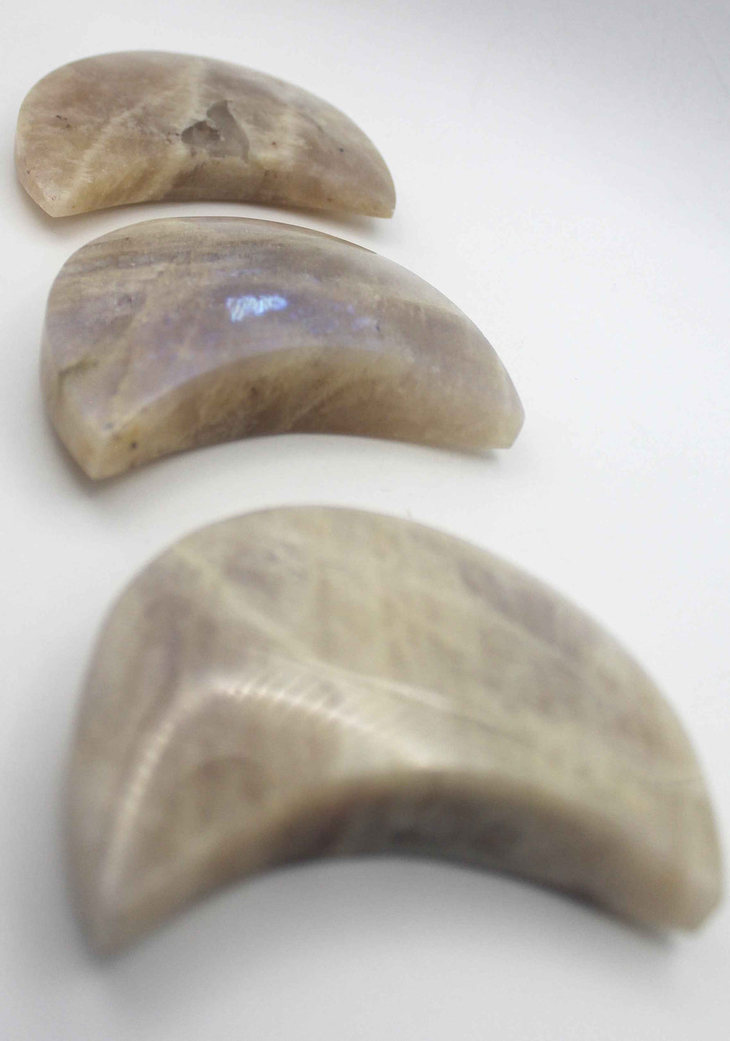 Moonstone Crescent Moon Carving – Intuition, New Beginnings & Emotional Balance