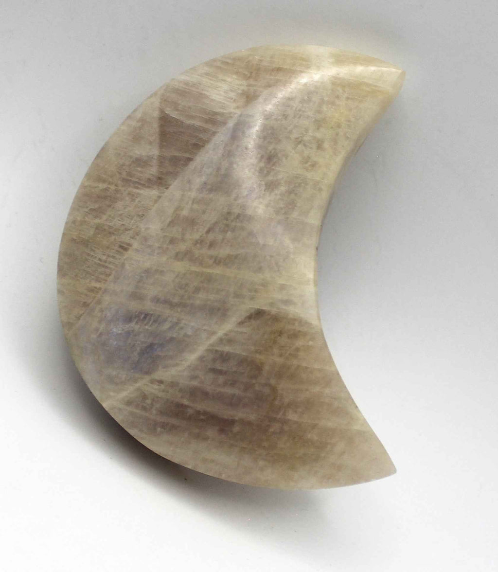 Moonstone Crescent Moon Carving – Intuition, New Beginnings & Emotional Balance