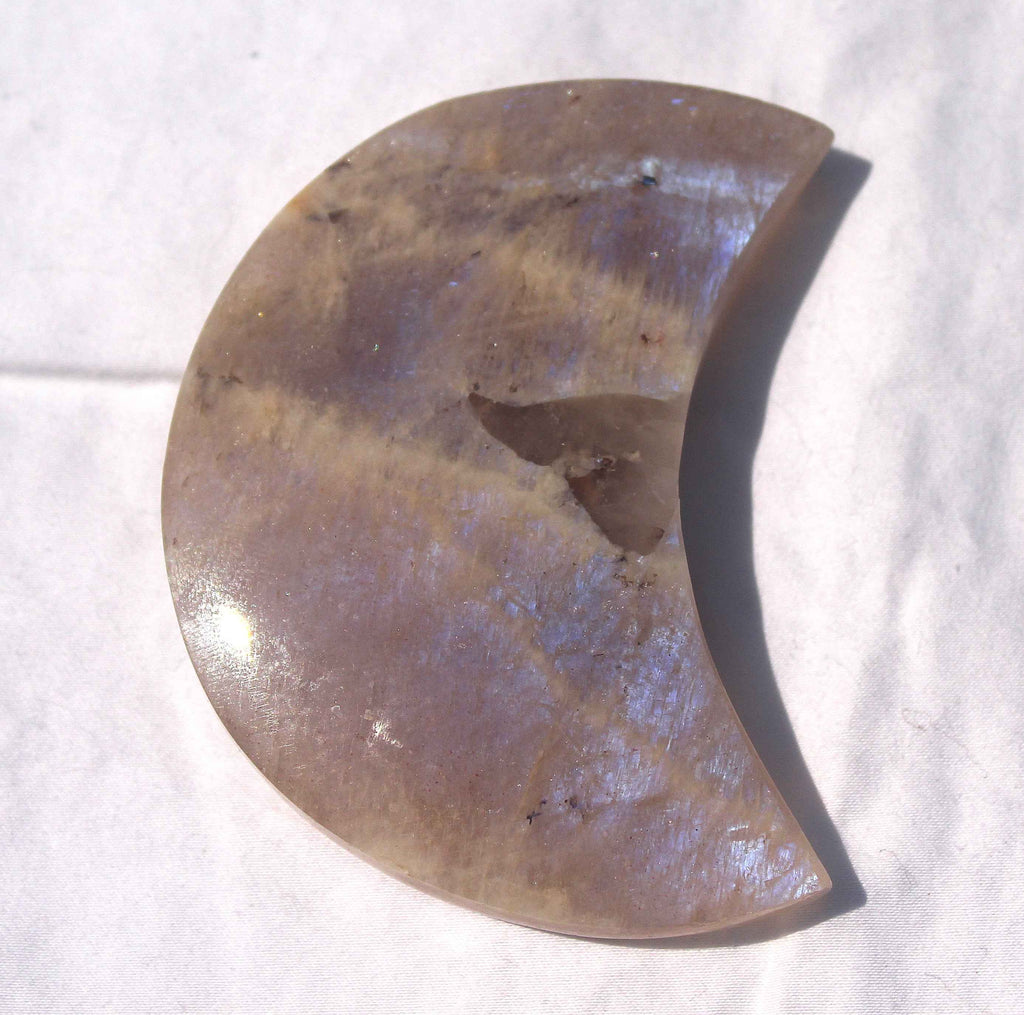 Moonstone Crescent Moon Carving – Intuition, New Beginnings & Emotional Balance