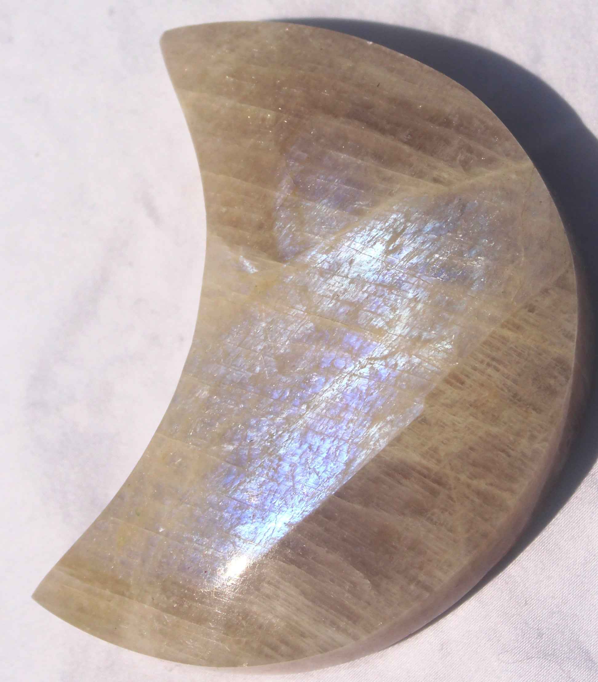 Moonstone Crescent Moon Carving – Intuition, New Beginnings & Emotional Balance