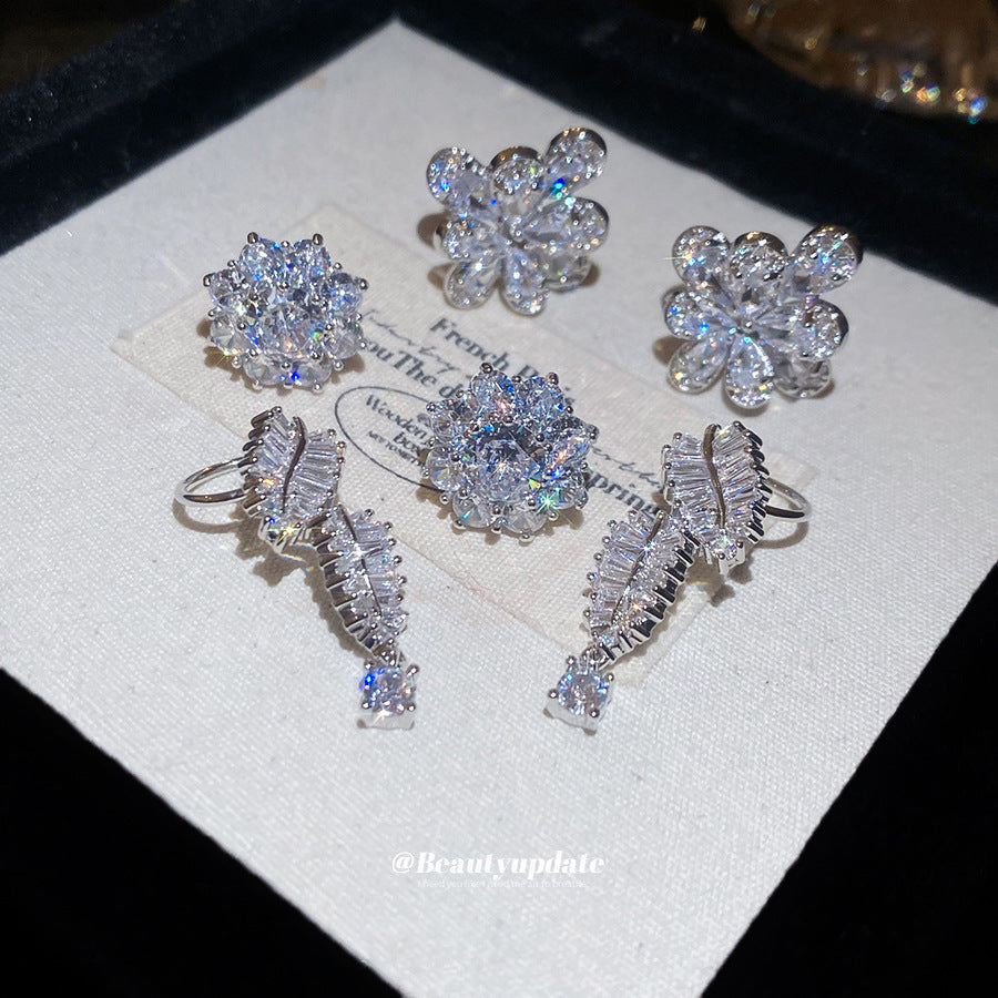 Style Super Flash Zircon Flower Korean Niche Bone Light Luxury Ear Clip