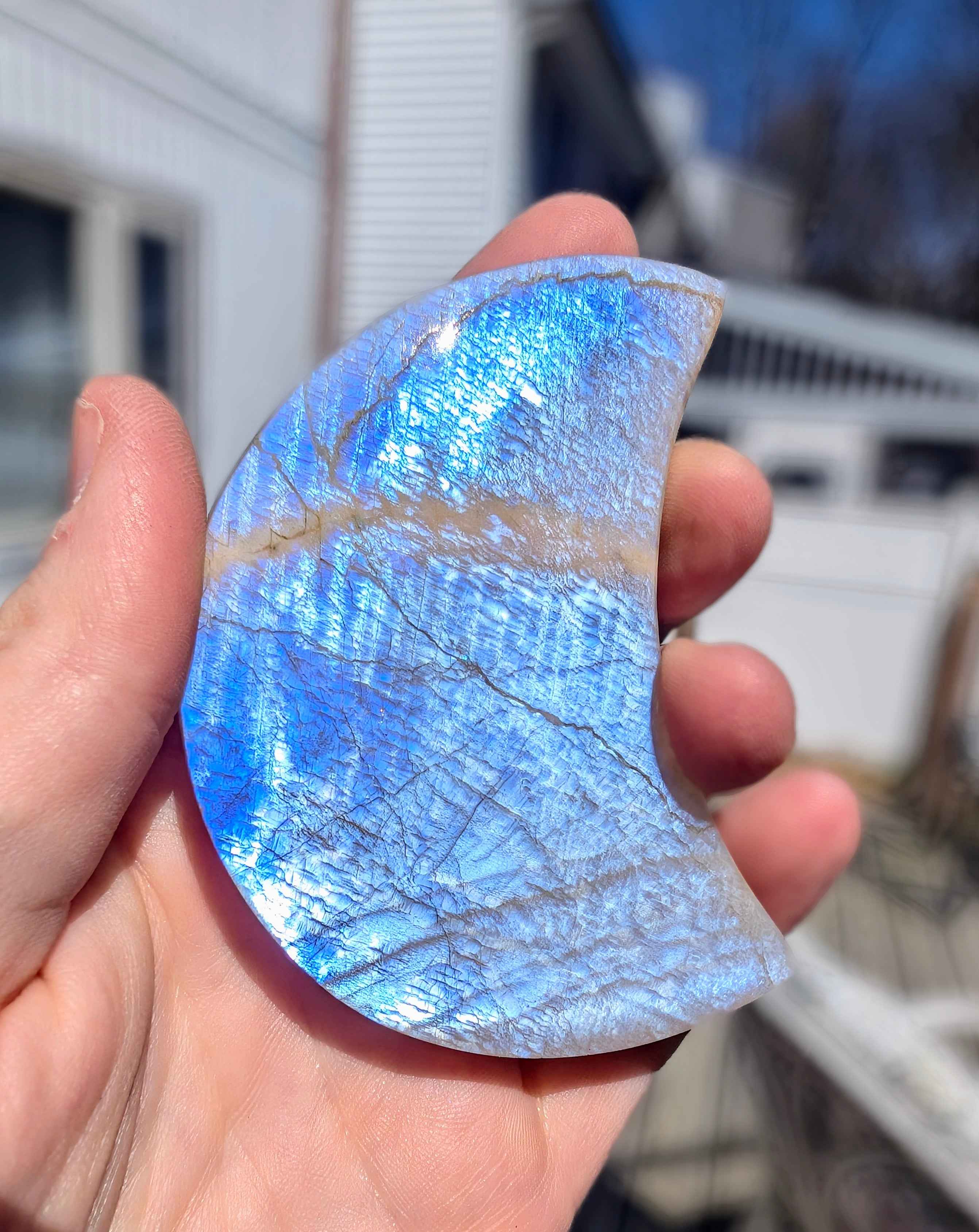Moonstone Crescent Moon Carving – Intuition, New Beginnings & Emotional Balance