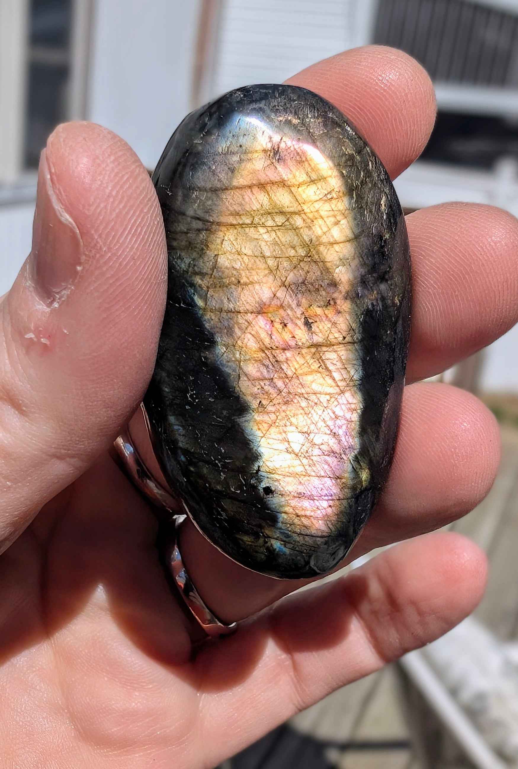 Labradorite Palm Stone – Transformation, Intuition & Protective Energy