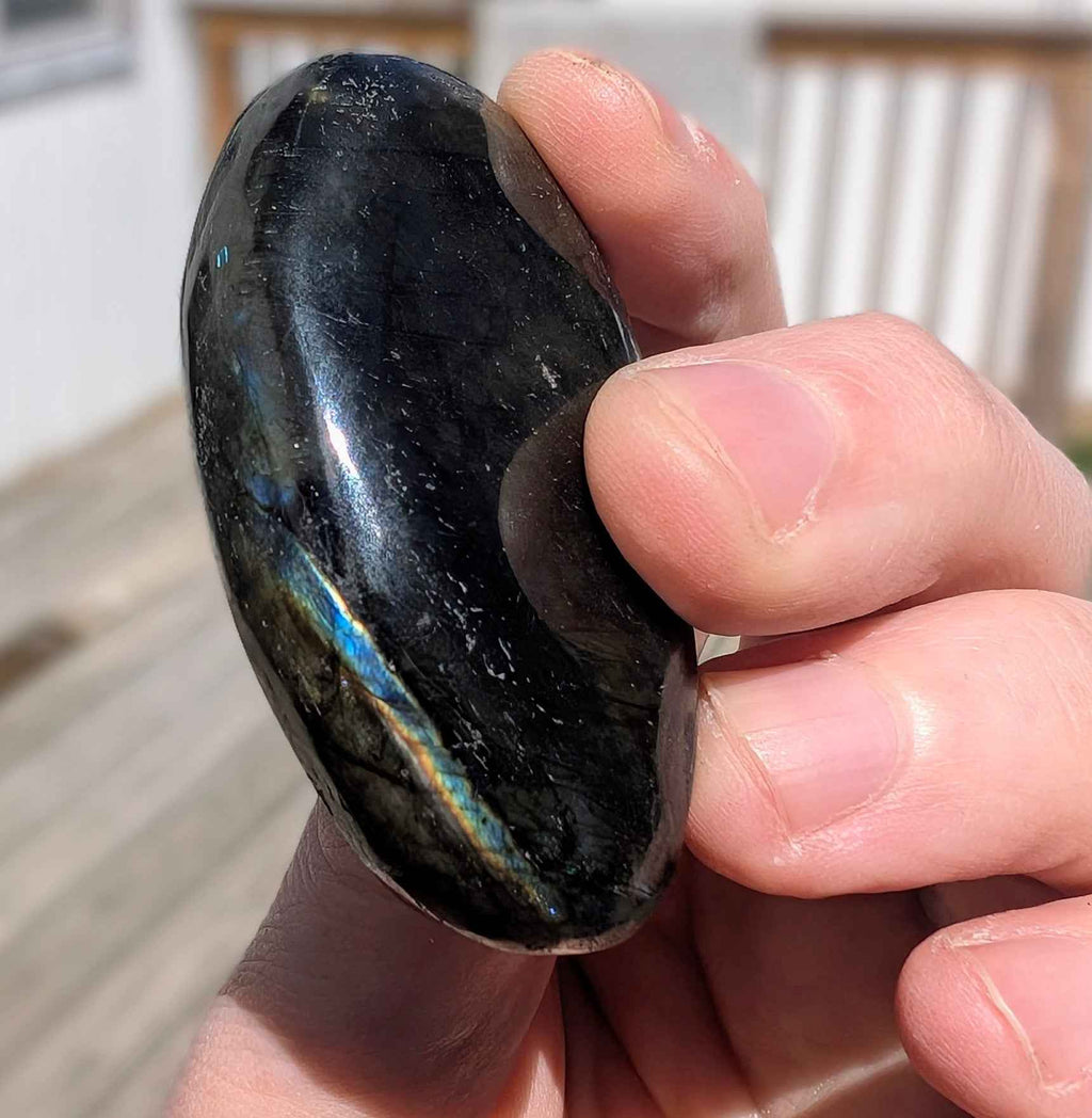 Labradorite Palm Stone – Transformation, Intuition & Protective Energy