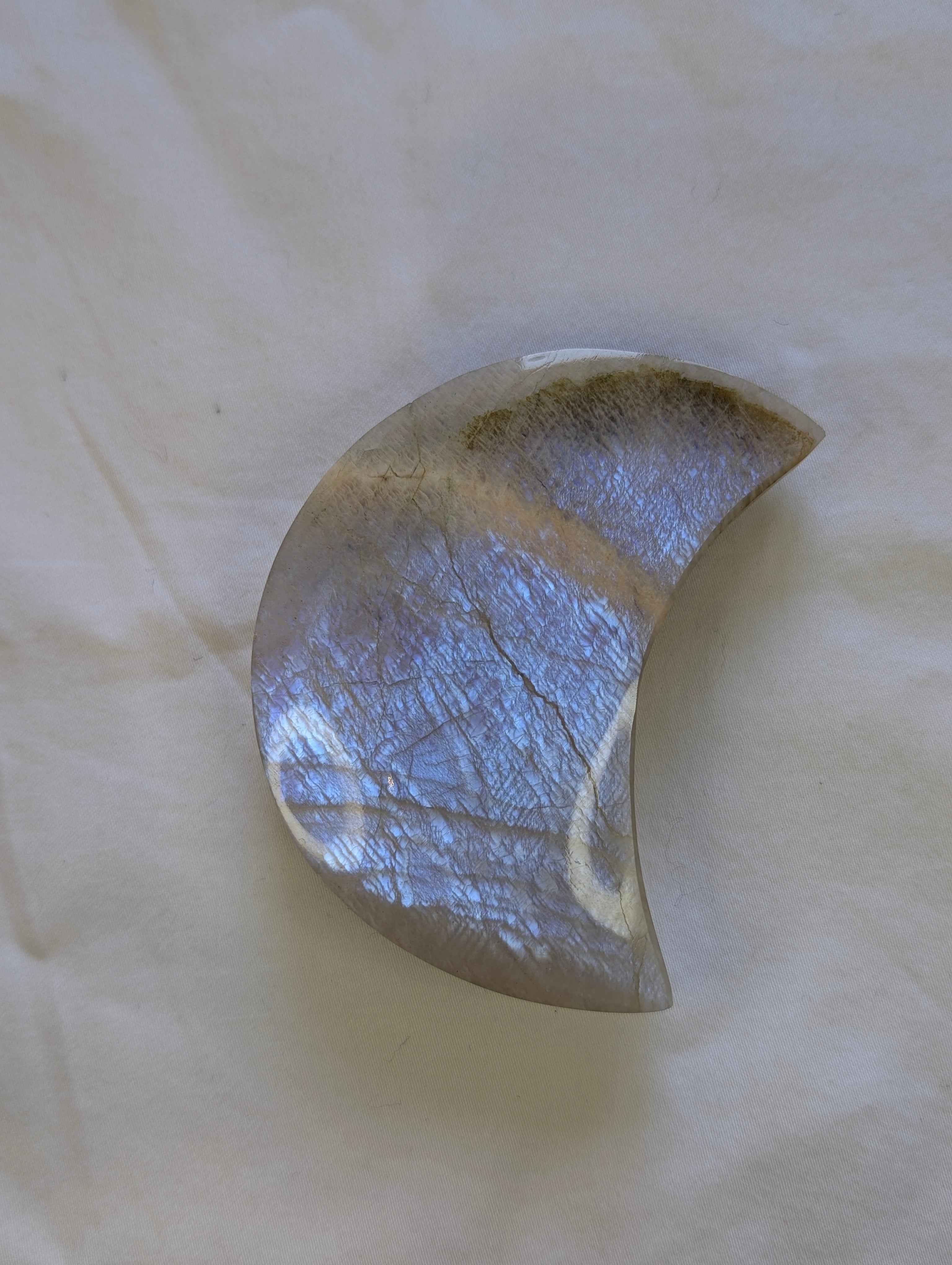 Moonstone Crescent Moon Carving – Intuition, New Beginnings & Emotional Balance
