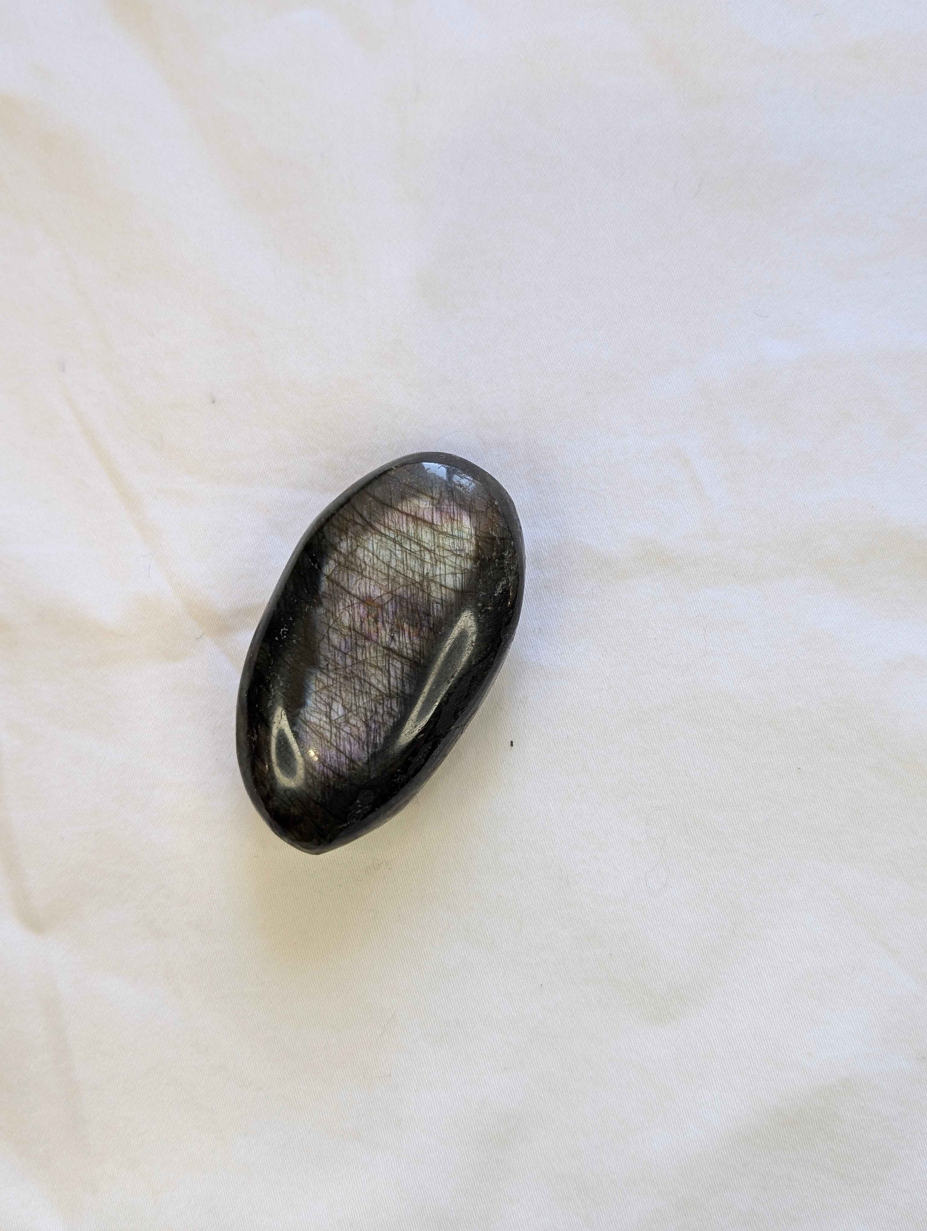 Labradorite Palm Stone – Transformation, Intuition & Protective Energy