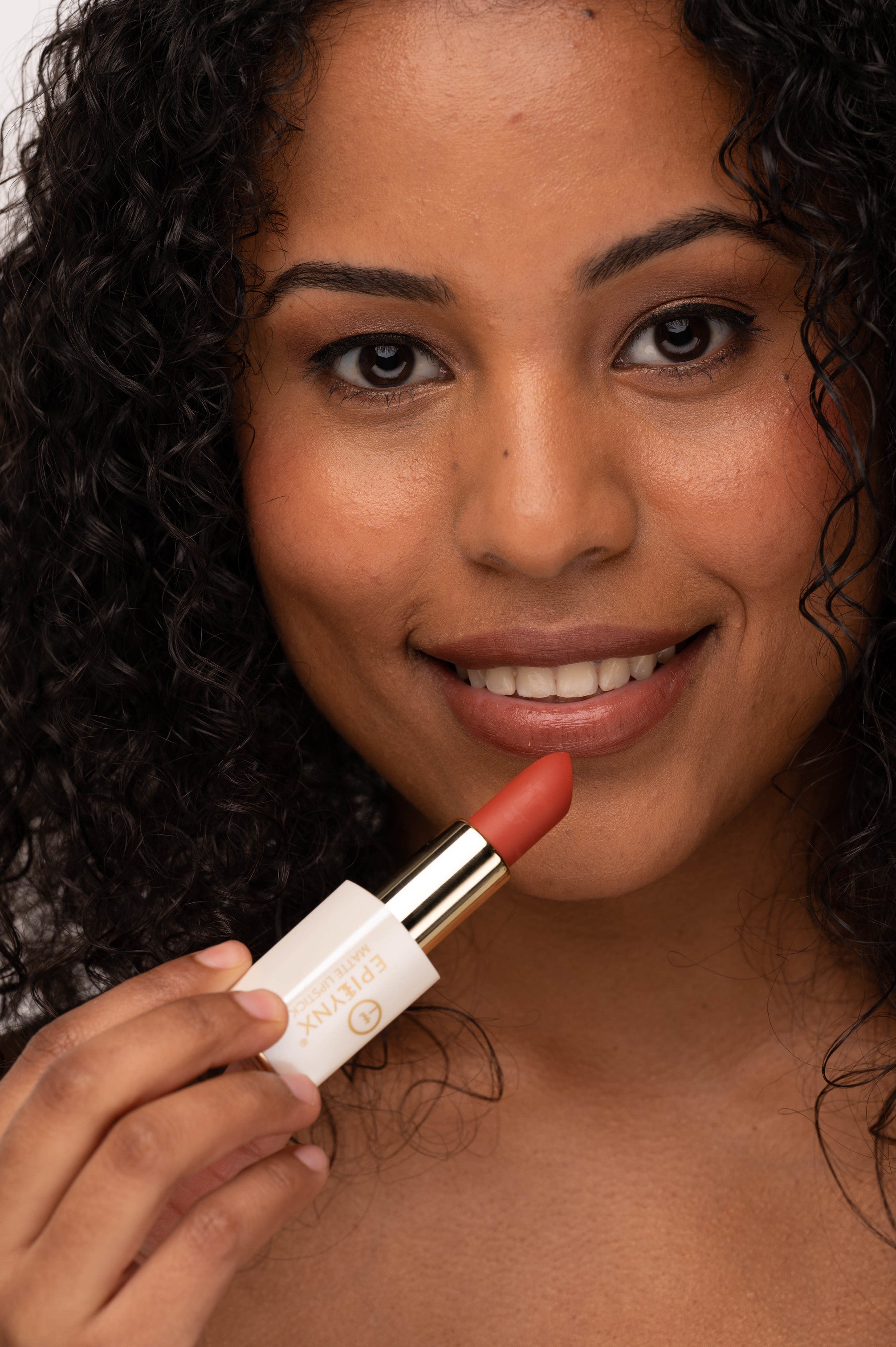 Gluten-Free Matte Lipstick – Nut-Free, Vegan, Hydrating & Long-Wear