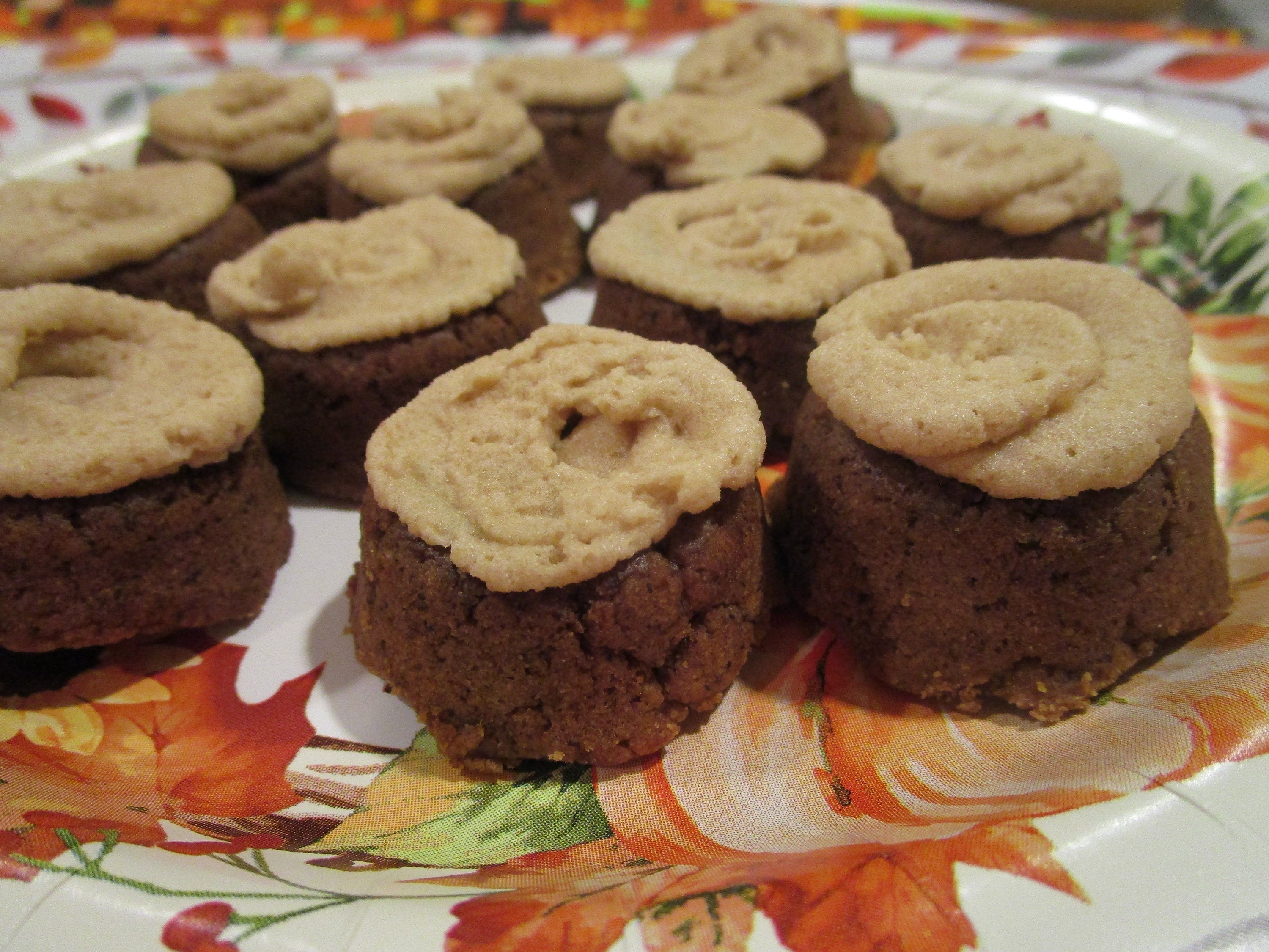 AIP Paleo Snacks, Mini Maple Cream Rings, Gluten Free, Grain Free, Egg Free, Dairy Free, Autoimmune Protocol, Low Calorie, Holiday treats