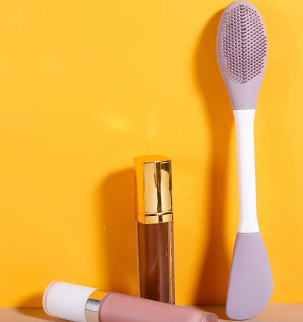 Multi-Use Cosmetic Applicator Brush