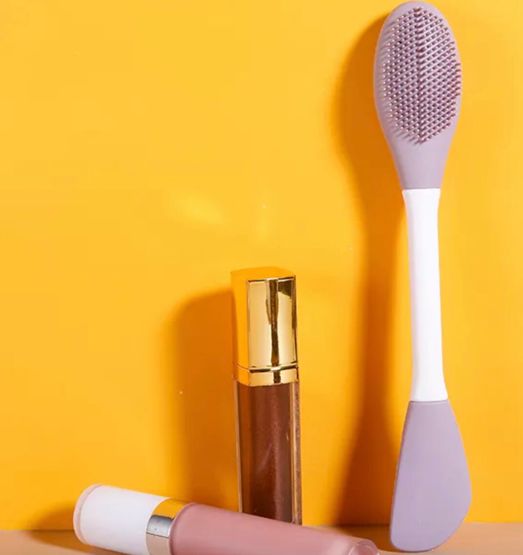 Multi-Use Cosmetic Applicator Brush