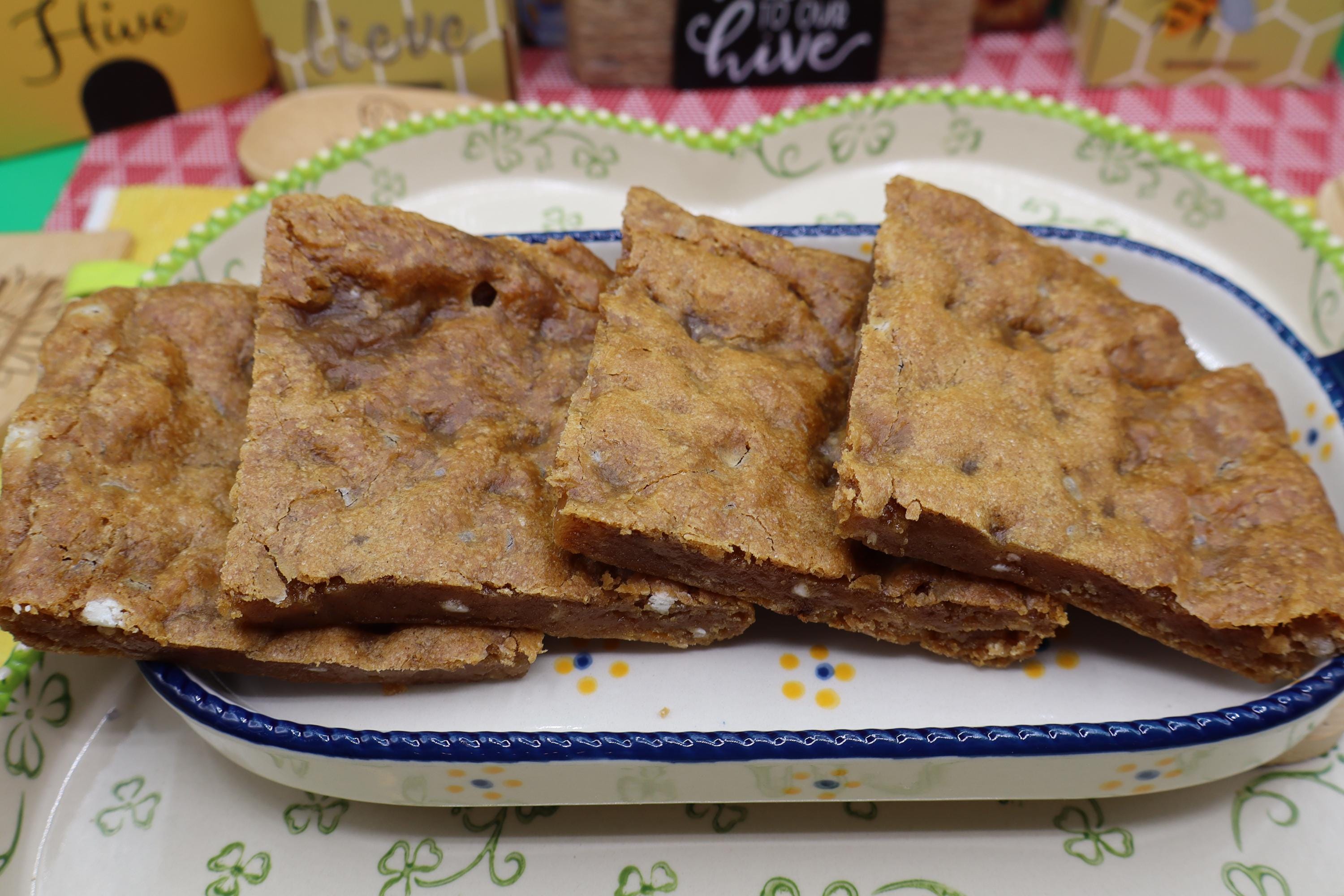 Gluten Free Blondie Bar, Dairy Free, Vegan, Peanut Free, Birthday Treats, Easter Dessert, Marshmallow snack, Graduation Party, Cinnamon Roll