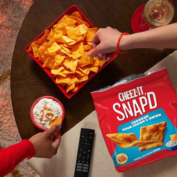Cheez-It Snap'd Cheddar Sour Cream and Onion Cheesy Baked Chips, Lunch Snacks, 7.5 oz